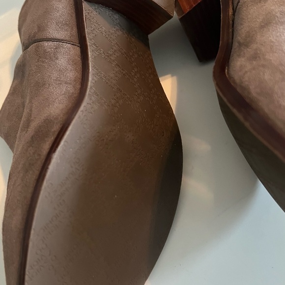 Vionic Serena gray neutral booties with tasseled zipper size 11 Leather - Picture 5 of 7